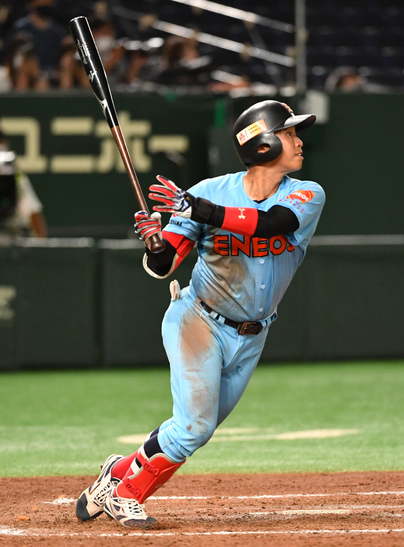 NTT東日本対ENEOS 5回裏ENEOS2死一、二塁、川口は右前に適時打を放つ（撮影・柴田隆二）