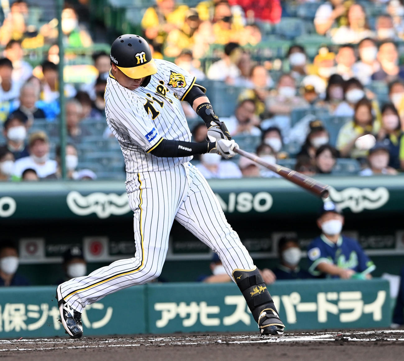 阪神対ヤクルト　1回裏阪神1死二、三塁、大山は中前適時を放つ（撮影・前岡正明）