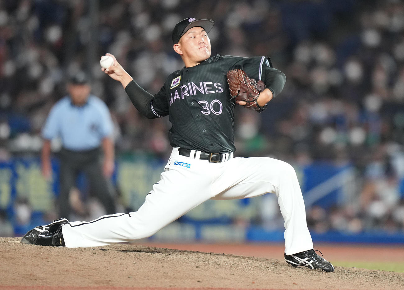 ロッテ対オリックス　11回表から7番手で登板したロッテ広畑（撮影・鈴木みどり）