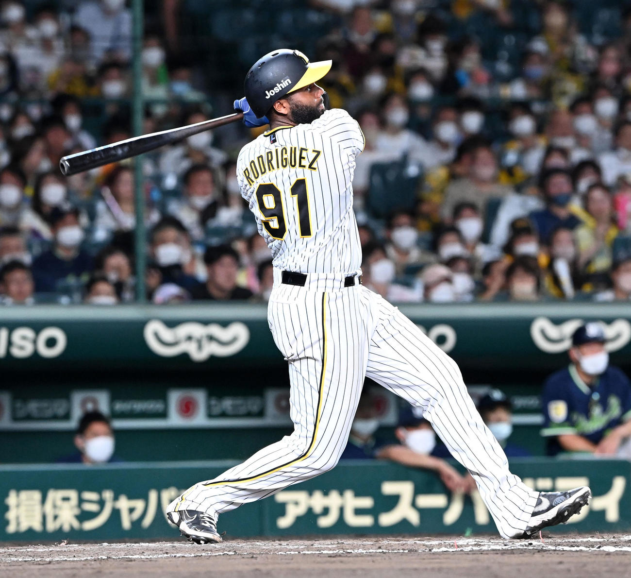 阪神対ヤクルト　8回裏阪神無死二塁、ロドリゲスは左前適時打を放つ（撮影・前岡正明）