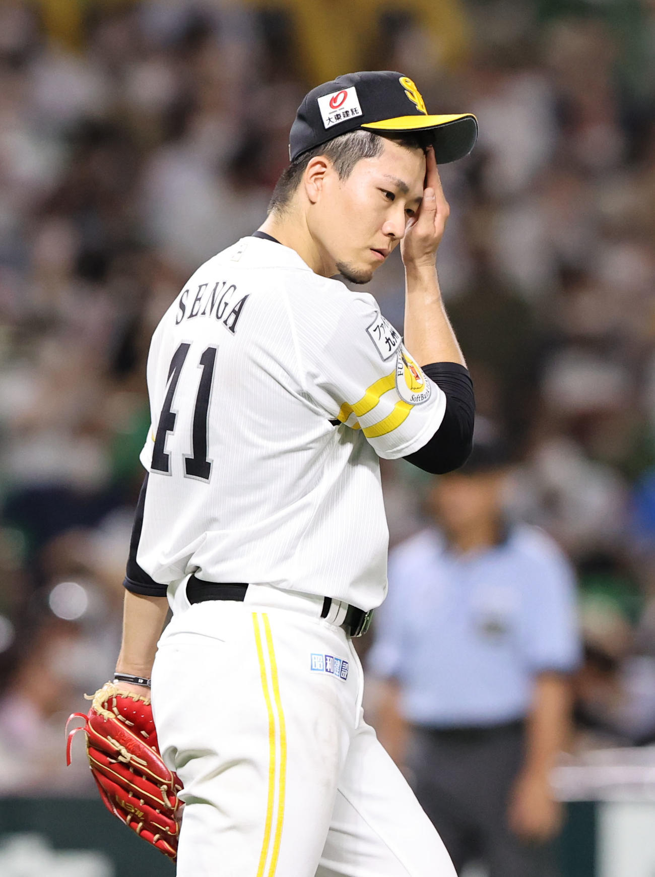 ソフトバンク対西武　4回表西武2死一、二塁、山川に勝ち越しとなる3点本塁打を浴び、厳しい顔をみせる千賀（撮影・梅根麻紀）