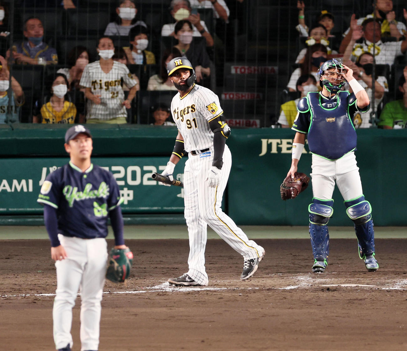 阪神対ヤクルト　4回裏阪神無死、ロドリゲスは左越えソロ本塁打を放つ。投手は小川（撮影・加藤哉）