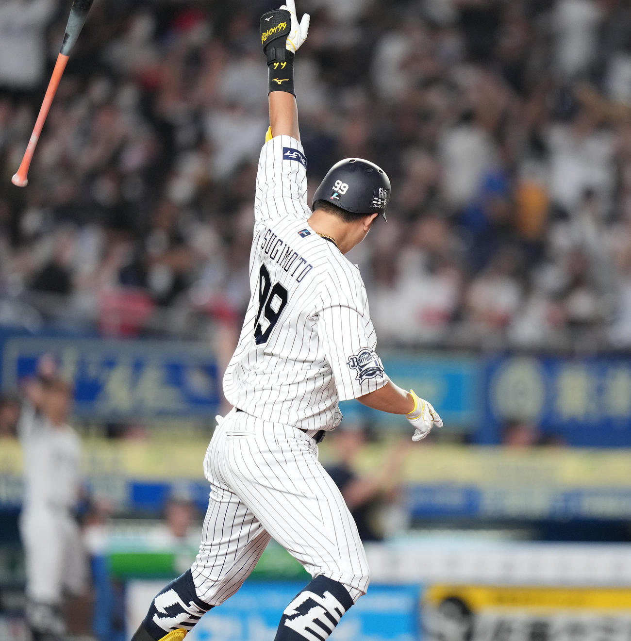ロッテ対オリックス　9回表オリックス無死一、二塁、左越え3点本塁打を放つ杉本（撮影・鈴木みどり）