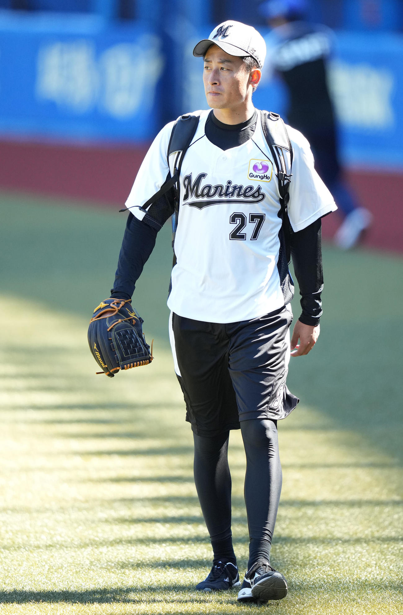 ロッテ対オリックス　試合前練習を終え引き揚げるロッテ坂本（撮影・鈴木みどり）
