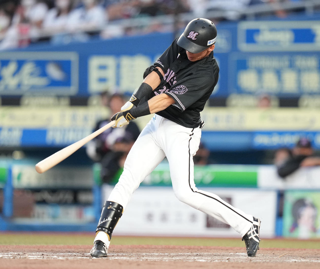 ロッテ対オリックス　5回裏ロッテ無死二、三塁、右2点適時三塁打を放つ高部（撮影・鈴木みどり）