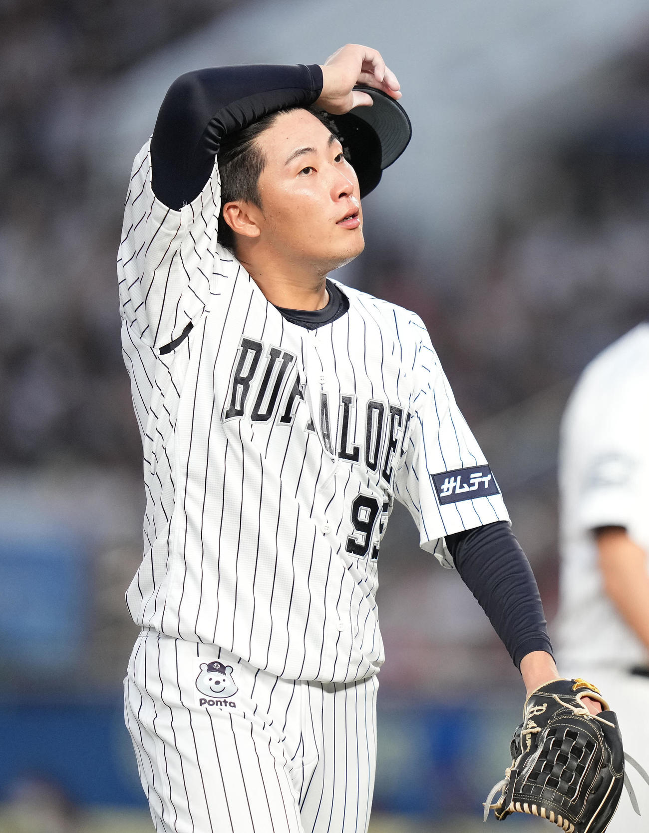 ロッテ対オリックス　5回裏途中で降板となるオリックス先発の東（撮影・鈴木みどり）