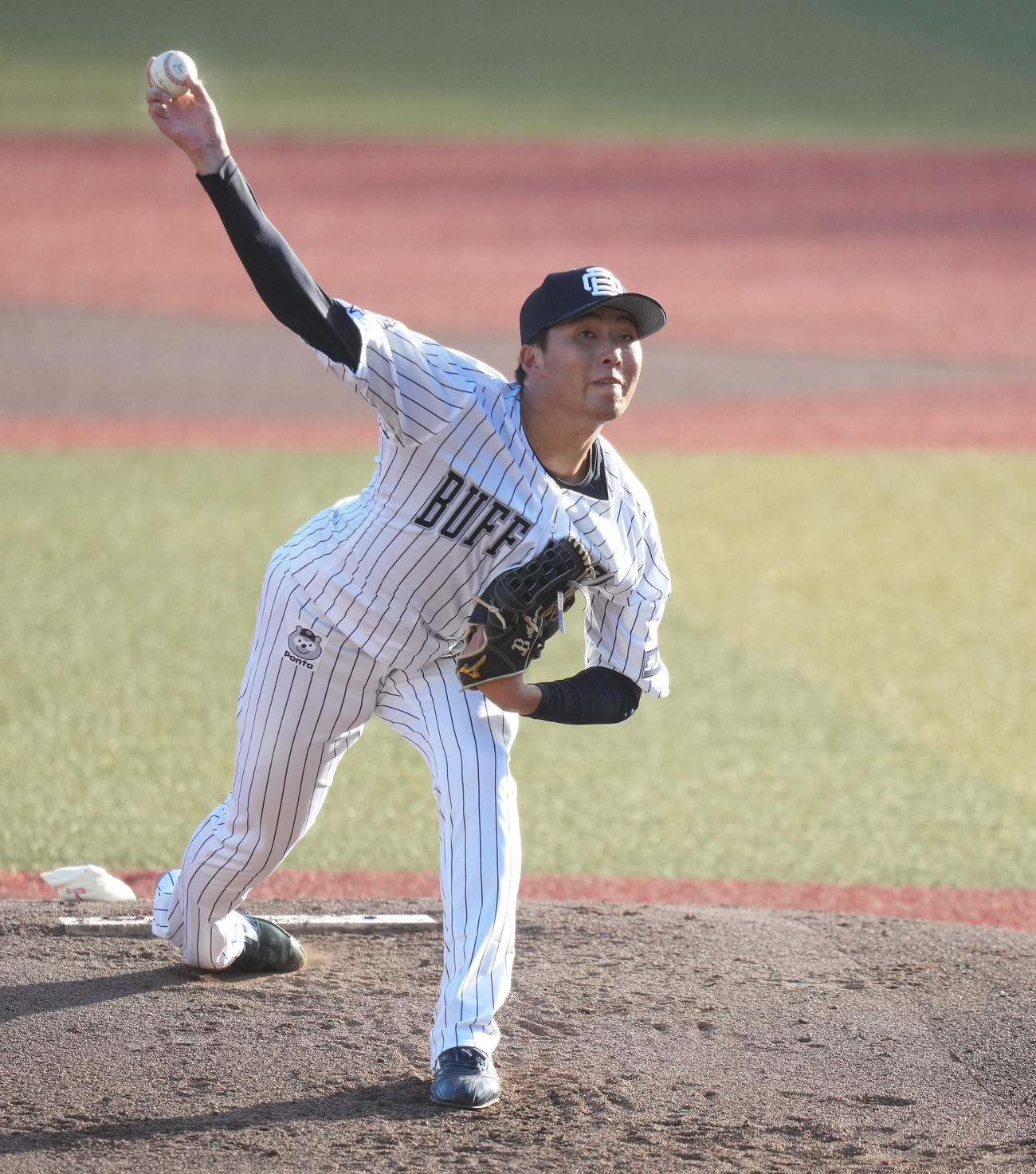 ロッテ対オリックス　先発し力投するオリックス東（撮影・鈴木みどり）