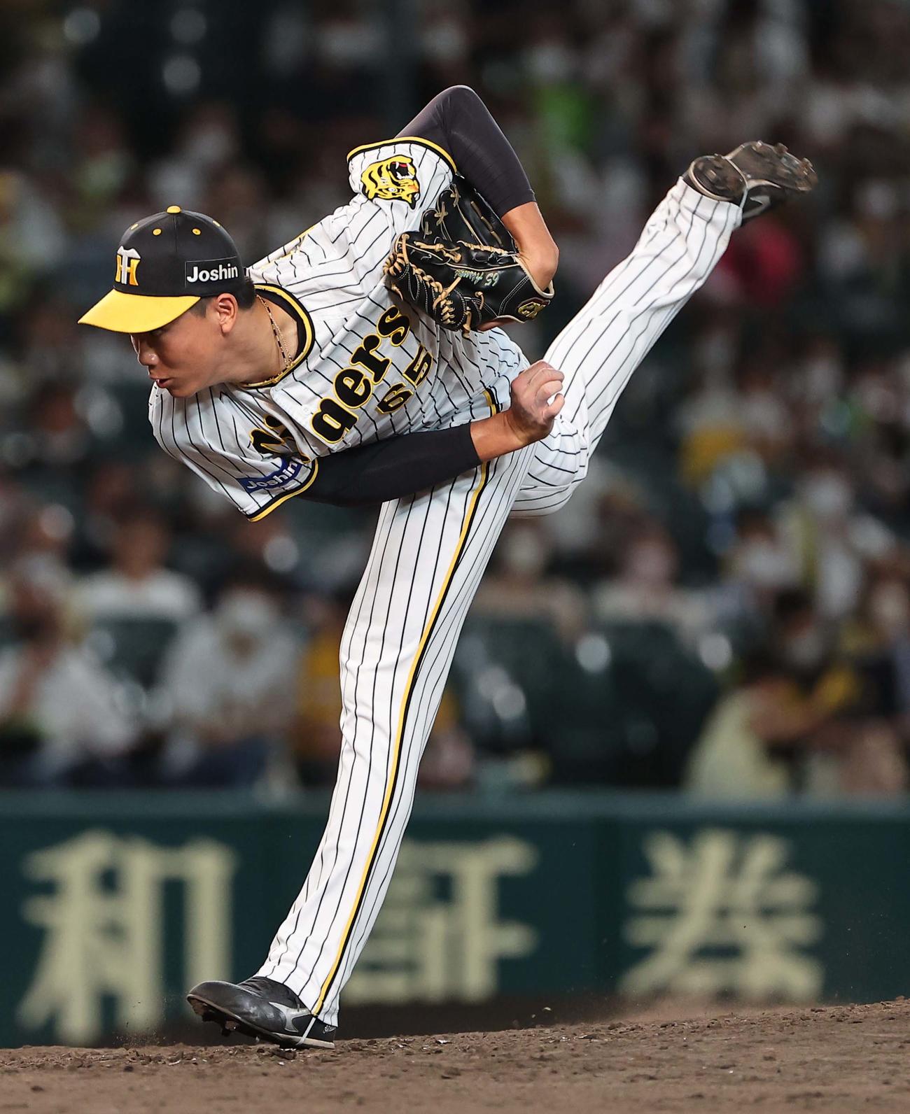 阪神対ヤクルト　阪神5番手の湯浅（撮影・上田博志）