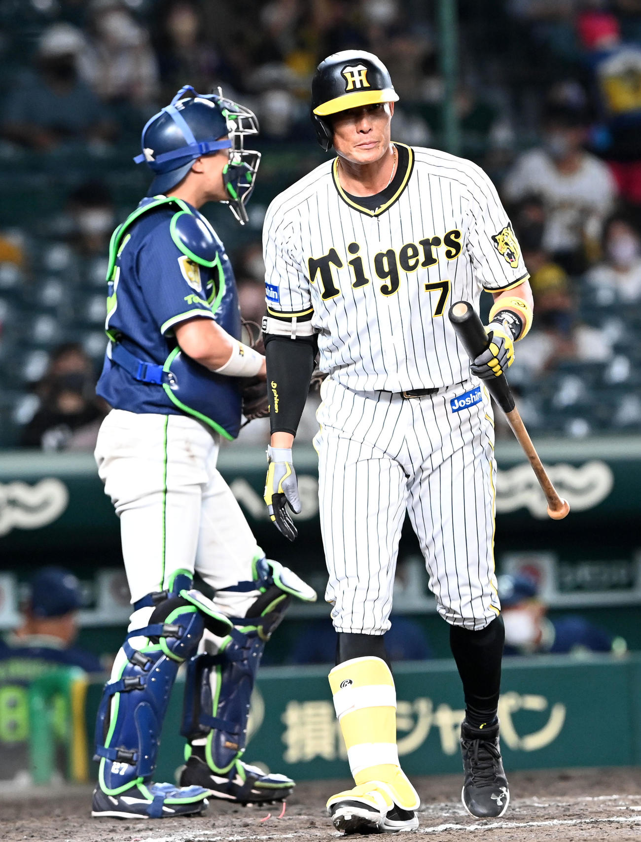 阪神対ヤクルト　11回裏阪神2死、代打の糸井は空振りの三振に倒れる（撮影・前岡正明）