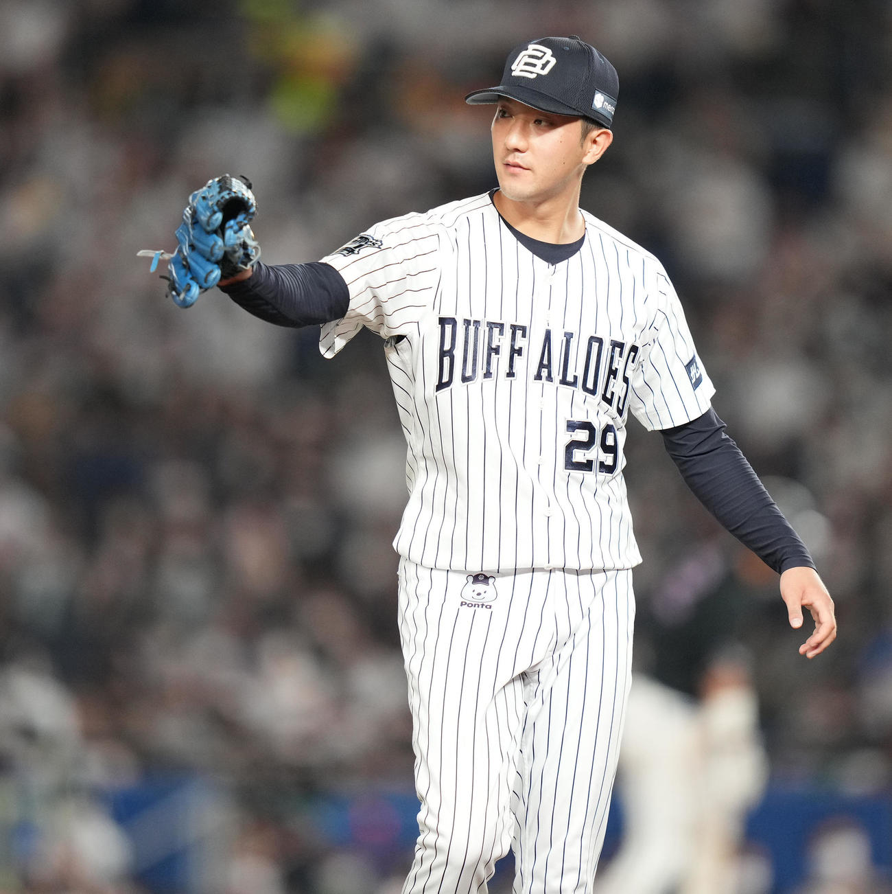 ロッテ対オリックス　7回表を終え、ベンチへ戻るオリックス田嶋（撮影・鈴木みどり）