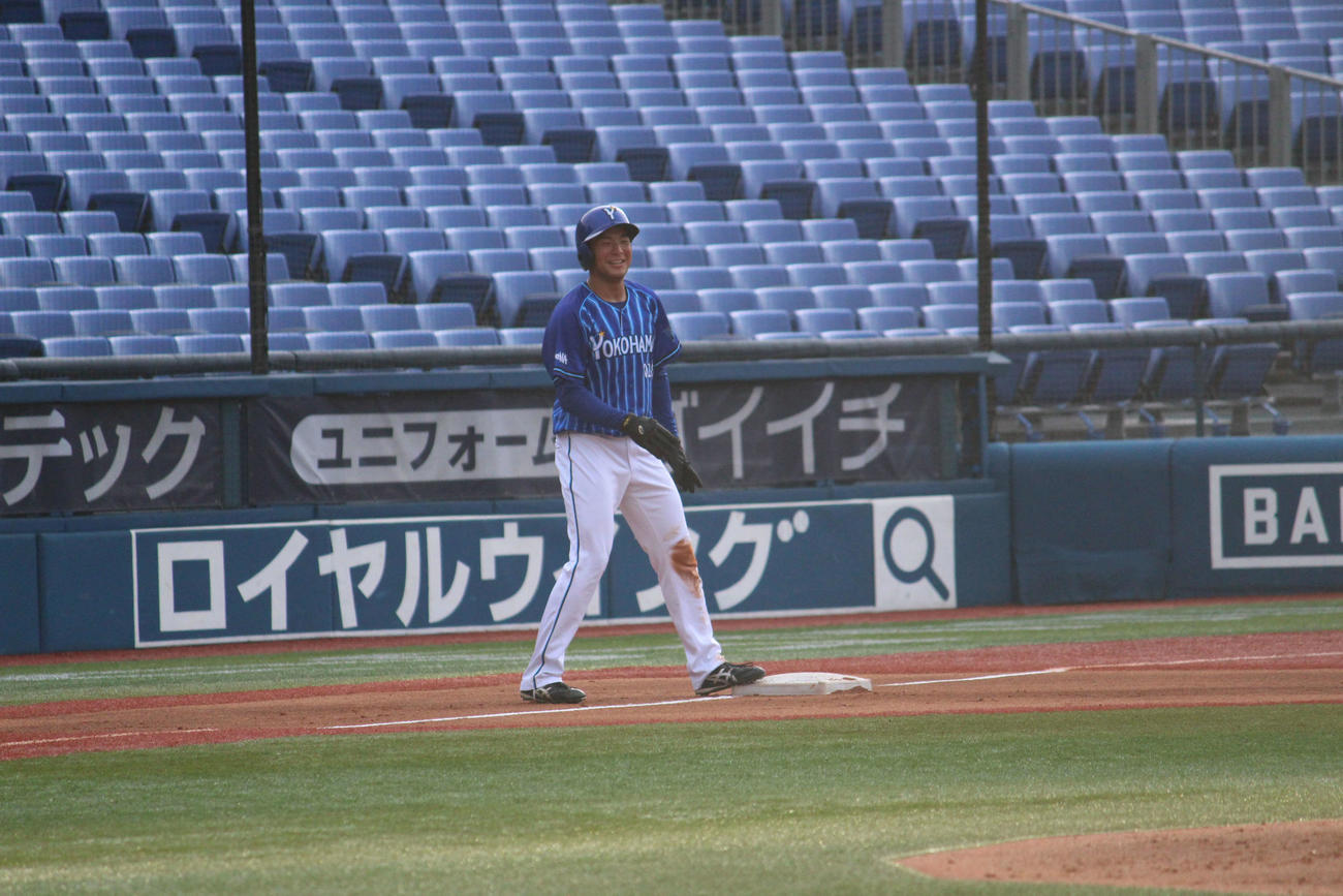 1軍対2軍の紅白戦に出場し、適時三塁打を放ったDeNA勝又（撮影・久保賢吾）