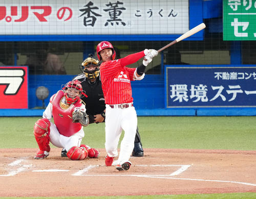 U23NPB選抜対大学・社会人選抜　2回表大学・社会人選抜無死一、二塁、右前打を放つ中山（撮影・江口和貴）