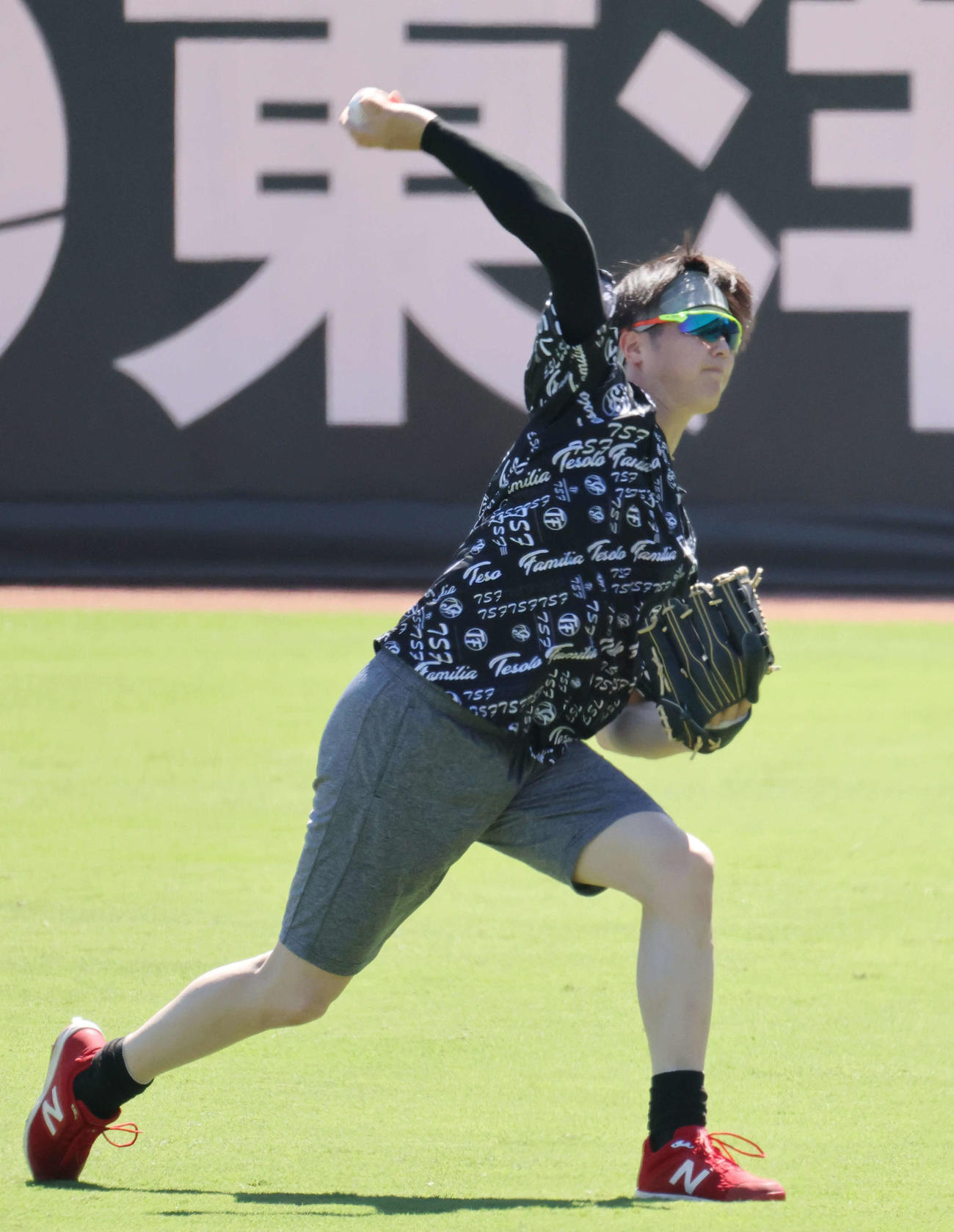 広島投手指名練習　キャッチボールをする森下（撮影・加藤孝規）