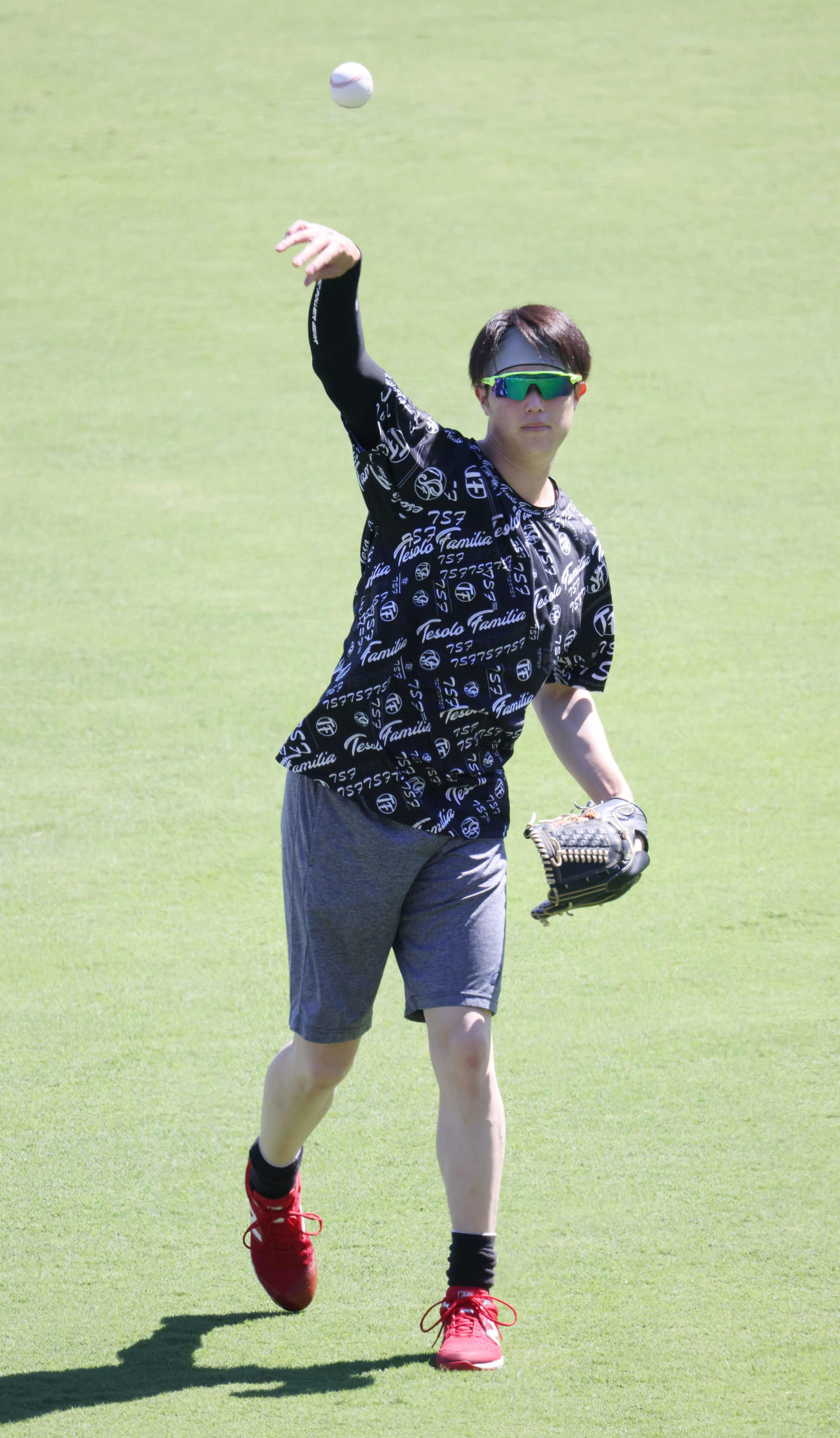 広島投手指名練習　キャッチボールをする森下（撮影・加藤孝規）