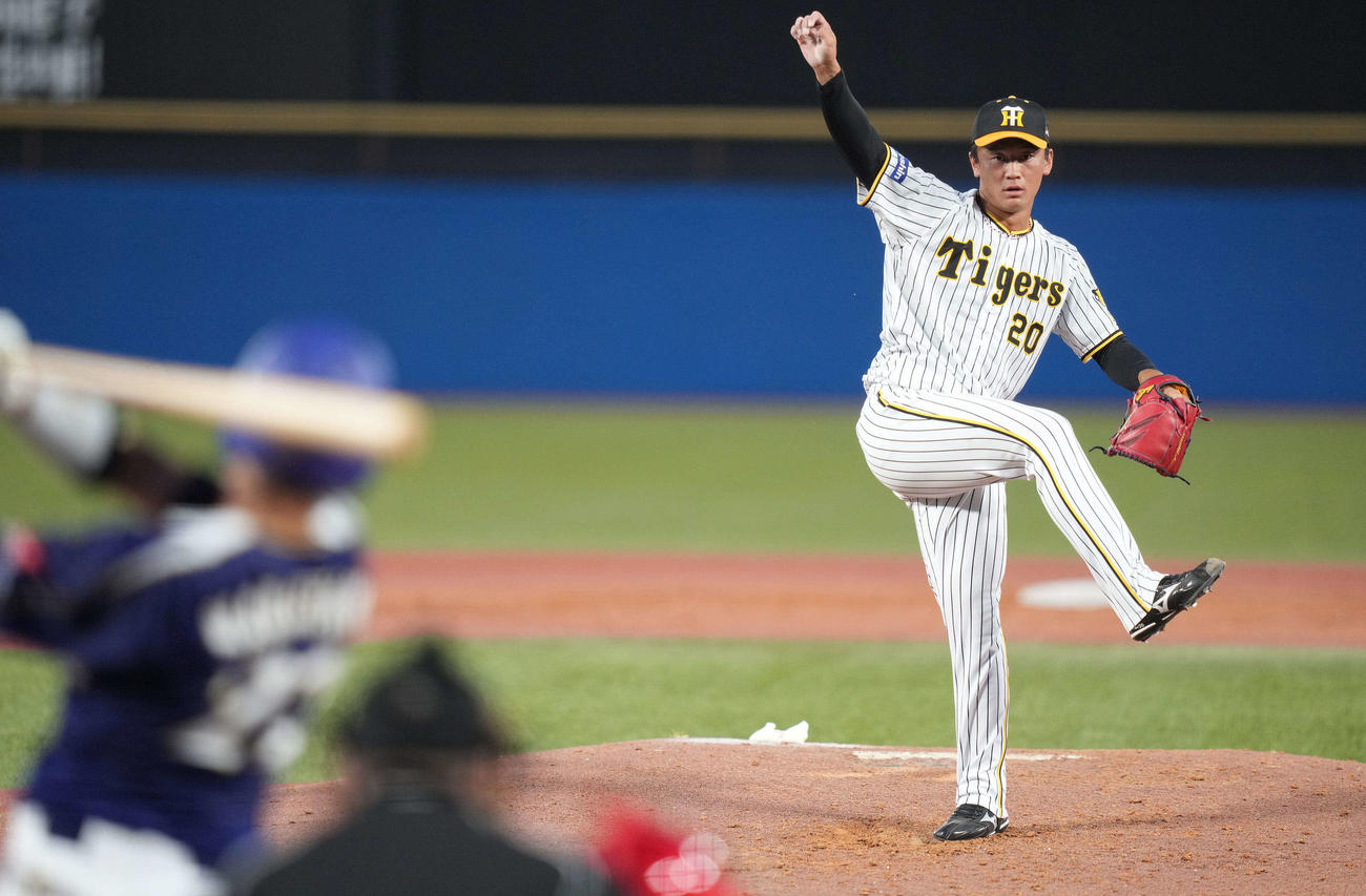 U23NPB選抜対大学・社会人選抜　3回表1死一塁、丸山を空振り三振に仕留める森木（撮影・鈴木みどり）