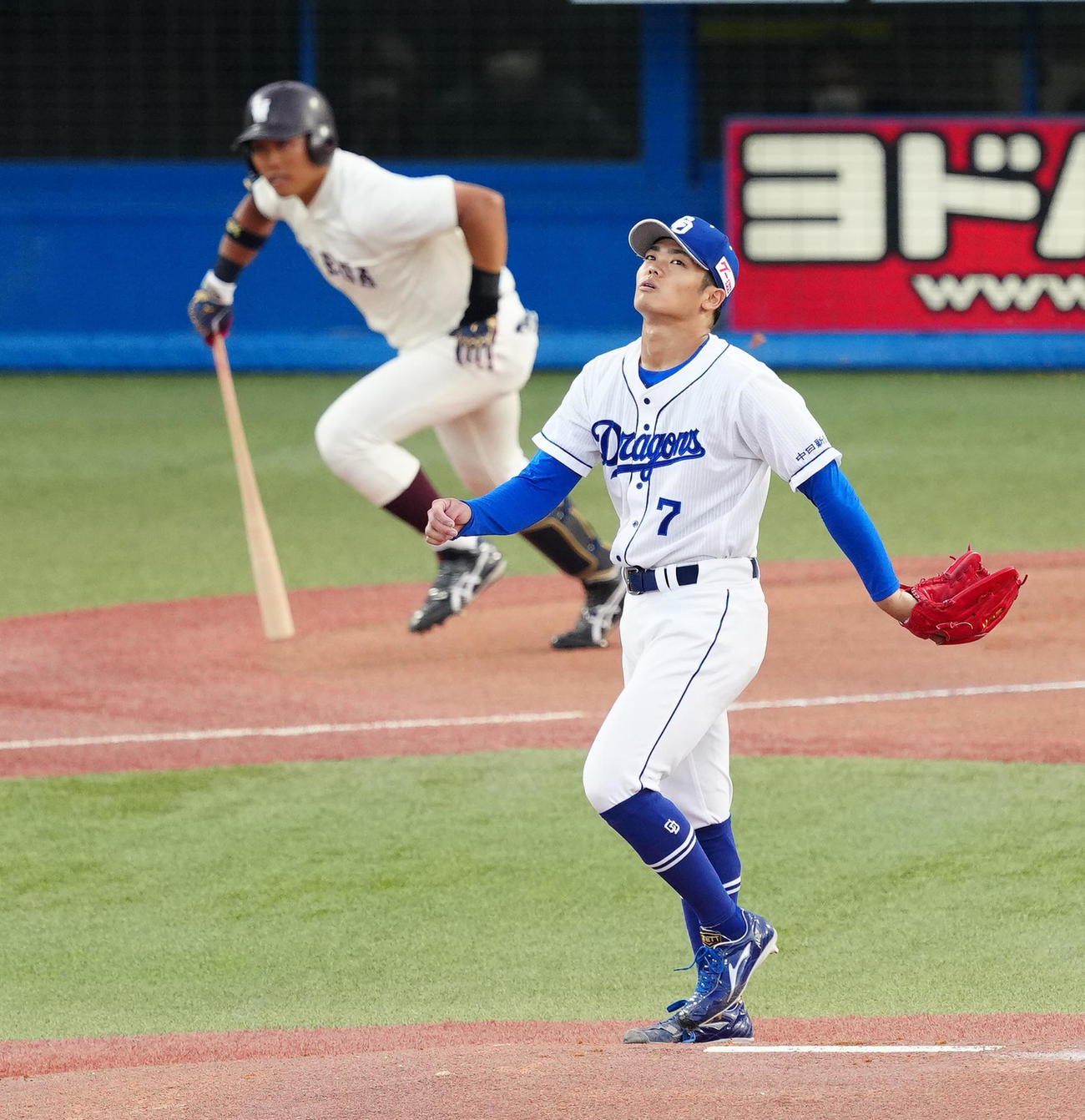 U23NPB選抜対大学・社会人選抜　1回表大学・社会人選抜無死、蛭間を中飛に仕留める根尾（撮影・江口和貴）