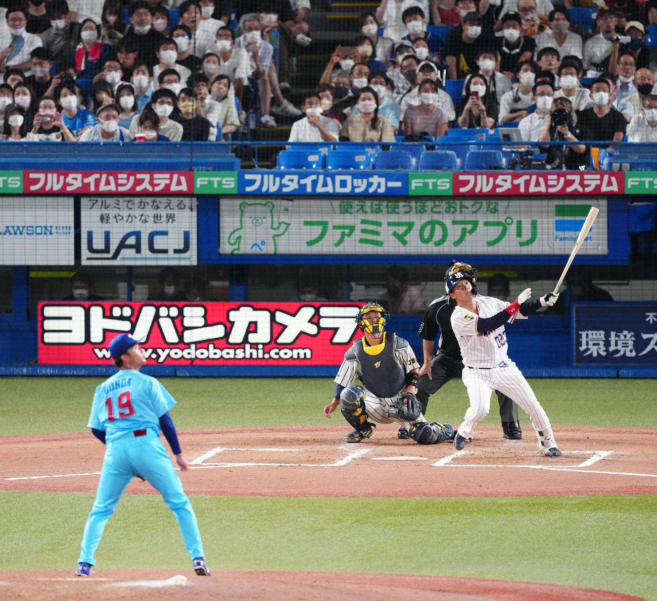 U23NPB選抜対大学・社会人選抜　6回裏U23NPB選抜無死二塁、左越え2点本塁打を放つ赤羽。投手権田（撮影・江口和貴）