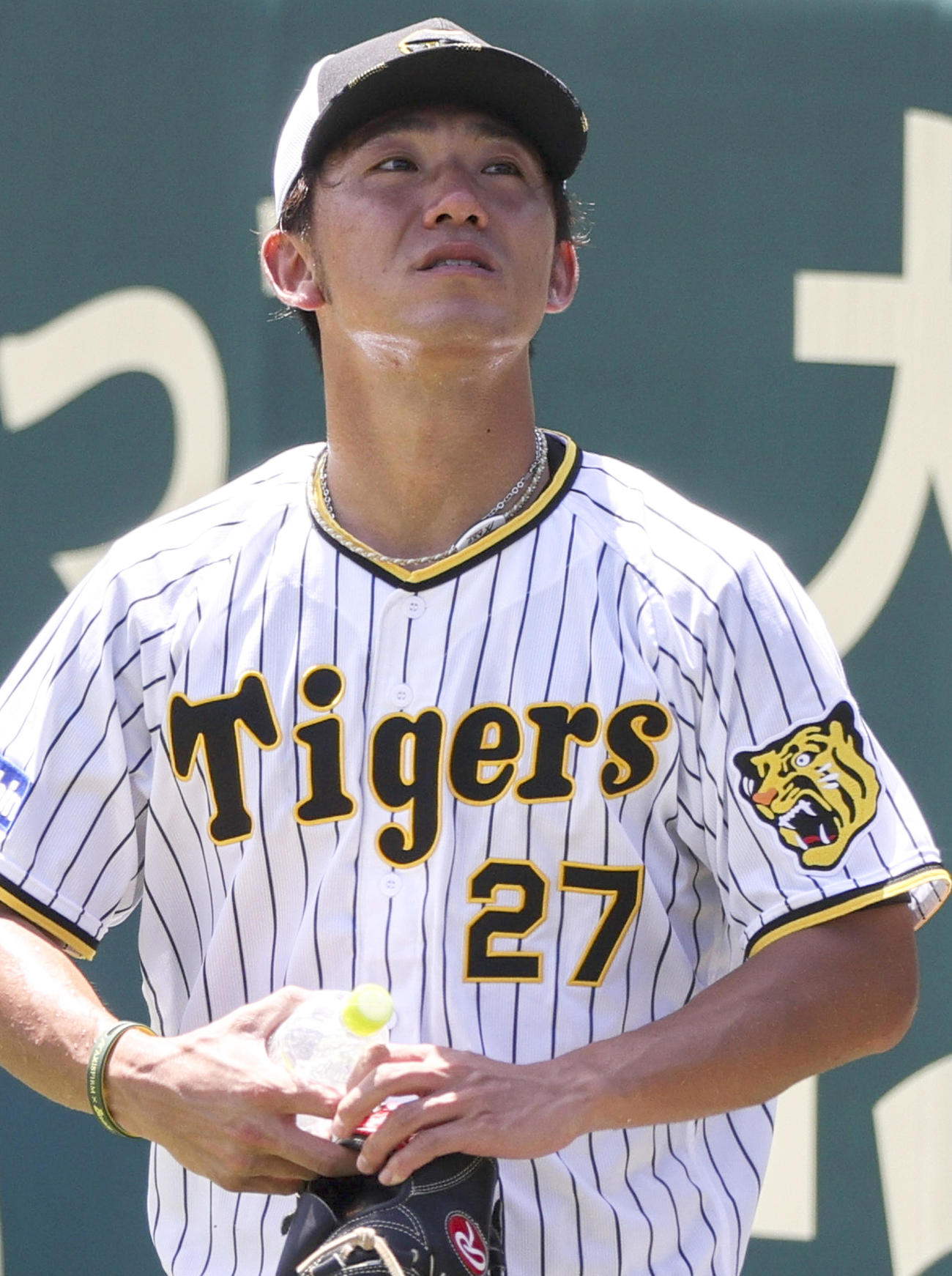 投手指名練習で汗を流す伊藤将（撮影・上山淳一）