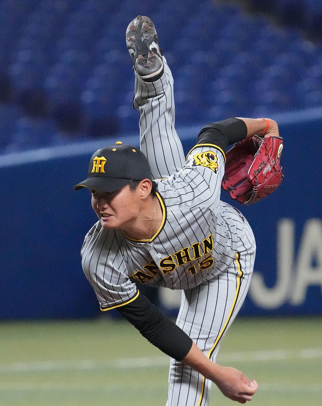 ウエスタンリーグ中日対阪神　7回裏、力投する阪神先発の西純（撮影・森本幸一）
