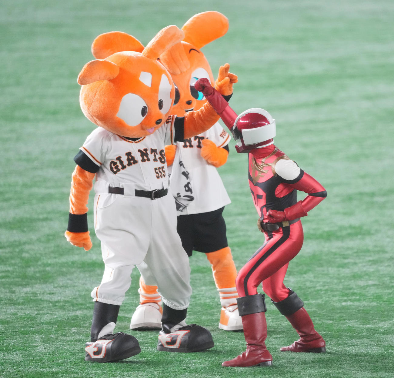 巨人対阪神　試合前、戦うジャビット（撮影・菅敏）