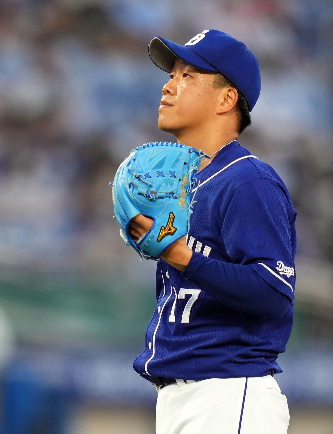 ヤクルト対中日　1回裏ヤクルト2死、山田に中越え本塁打を浴び肩を落とす柳（撮影・横山健太）