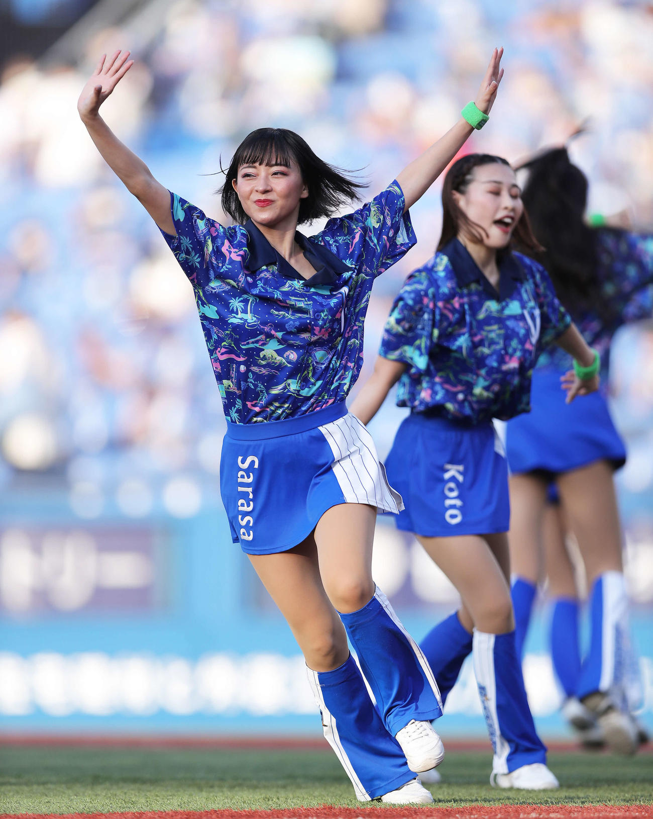 DeNA対広島　試合前、ダンスで盛り上げるdianaのチア（撮影・河田真司）