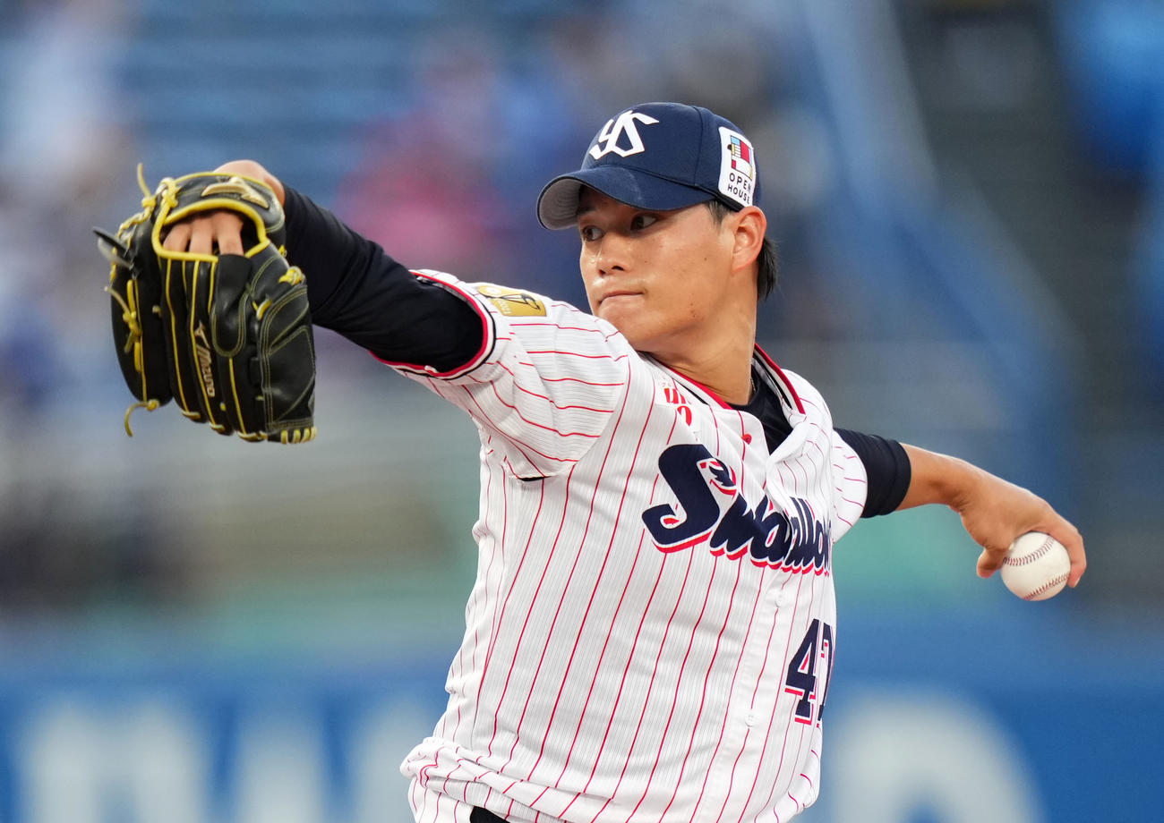 ヤクルト対中日　ヤクルト先発の高橋（撮影・横山健太）