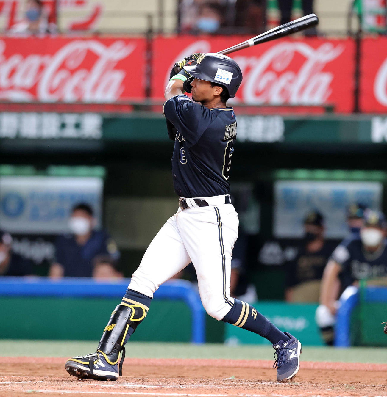西武対オリックス　4回表オリックス2死一塁、右越え先制2点本塁打を放つ宗（撮影・浅見桂子）