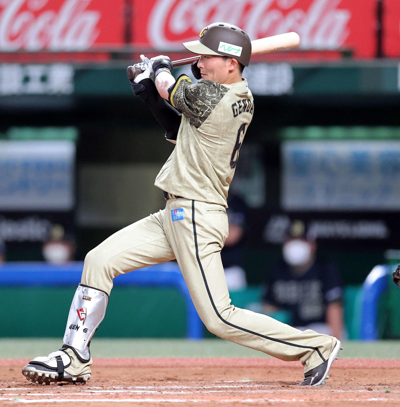 西武対オリックス　8回裏西武1死一、二塁、源田は同点右適時打を放つ（撮影・浅見桂子）