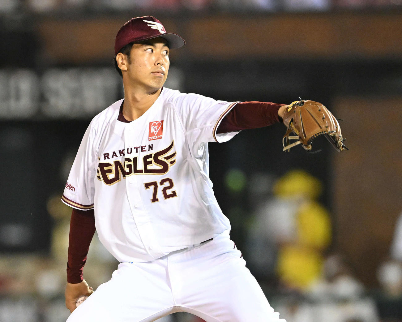 楽天対ロッテ　9回表、楽天5番手で投球する宮森（撮影・滝沢徹郎）