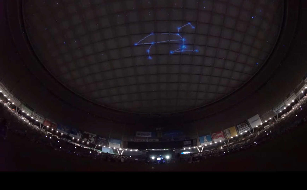 ベルーナドームに映し出される星座（球団提供）