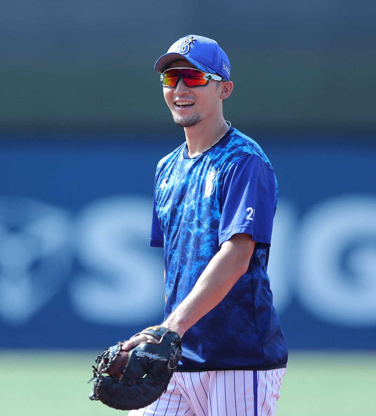 DeNA対広島　試合前、笑顔を見せるDeNA伊藤光（撮影・河田真司）