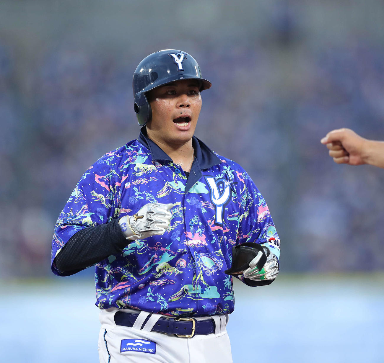 DeNA対広島　2回裏DeNA無死満塁、右前同点適時打を放ち出塁する浜口（撮影・河田真司）