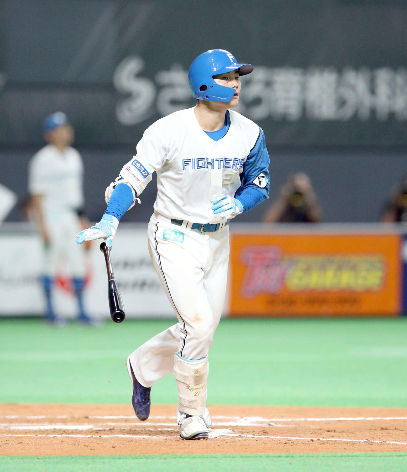 日本ハム対ソフトバンク　8回裏日本ハム2死一塁、清宮は右越え2点本塁打を放つ（撮影・佐藤翔太）