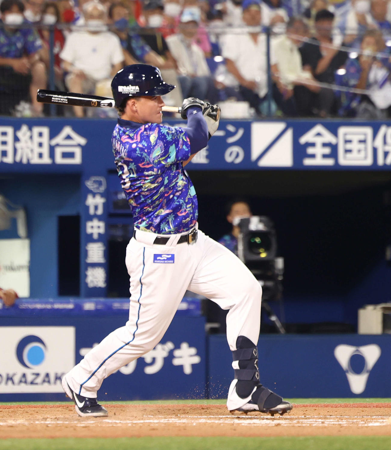DeNA対広島　6回裏DeNA1死二塁、中前適時打を放つオースティン（撮影・河田真司）