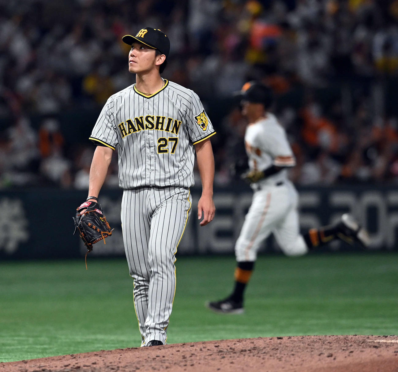 巨人対阪神　6回裏巨人1死、吉川にソロ本塁打を浴びる伊藤将（撮影・たえ見朱実）