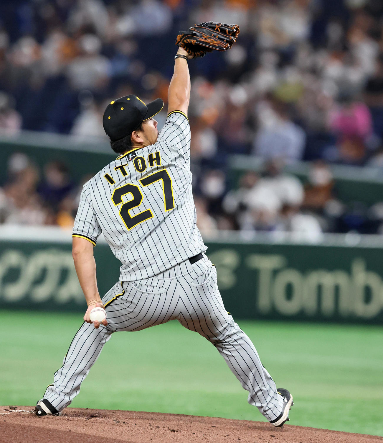 巨人対阪神　力投する阪神先発の伊藤将（撮影・加藤哉）