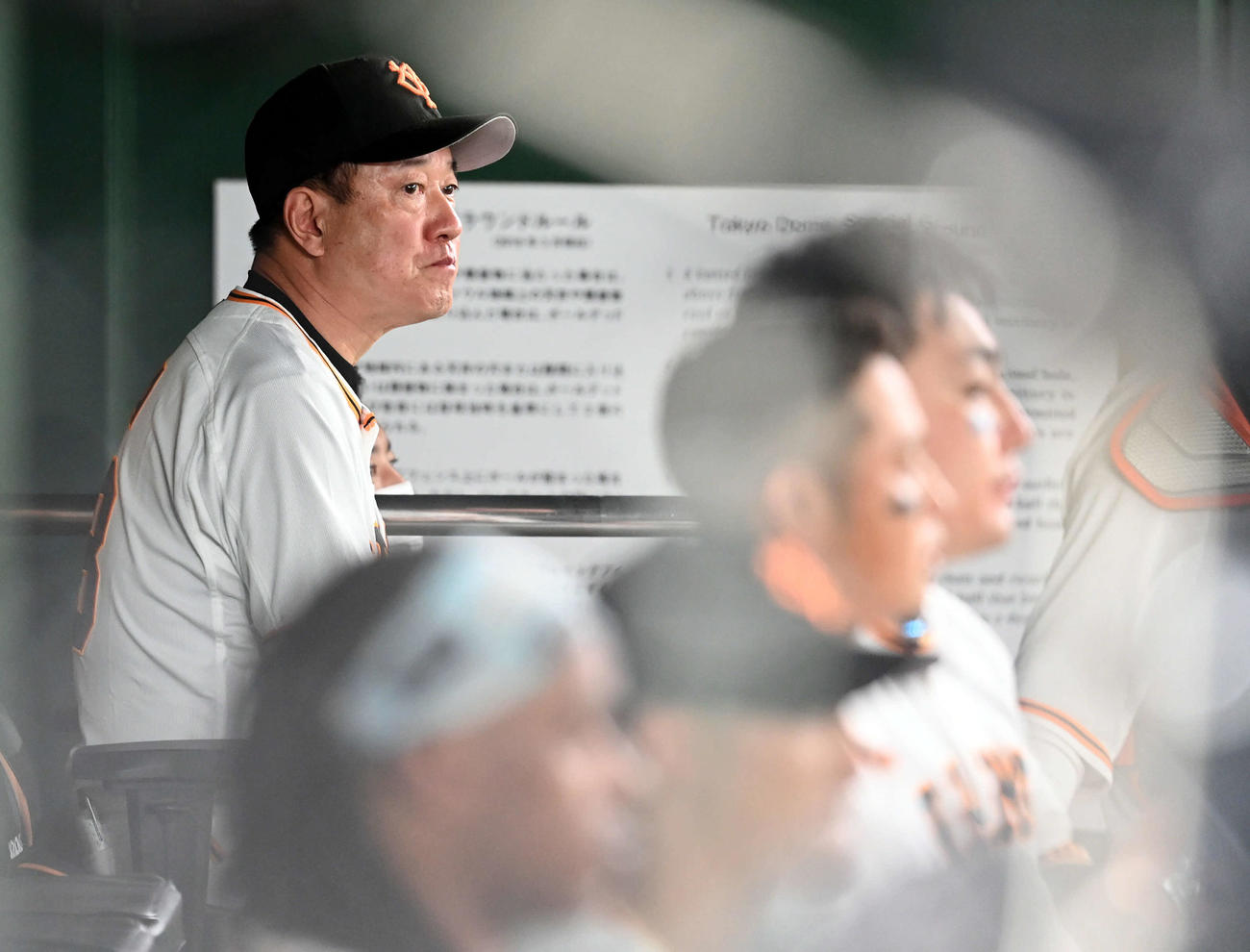 巨人対阪神　5回を終え浮かない表情の巨人原監督（撮影・たえ見朱実）
