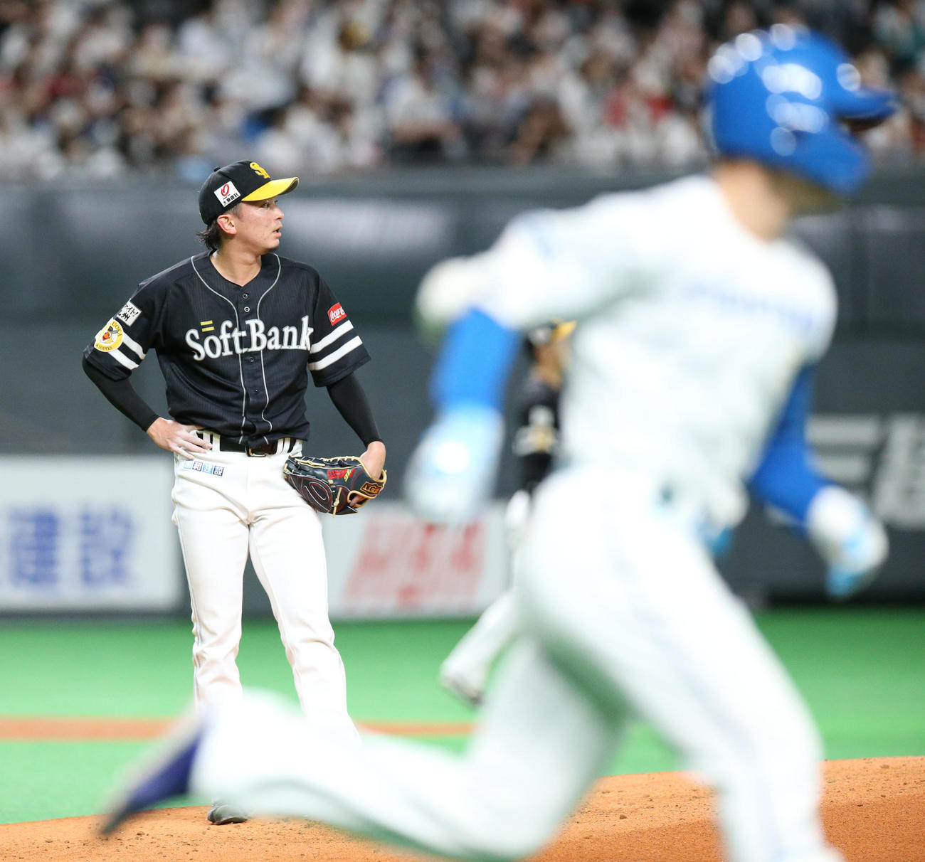日本ハム対ソフトバンク　3回裏日本ハム2死二塁、清宮に先制となる右越え2点本塁打を浴びる東浜（撮影・佐藤翔太）