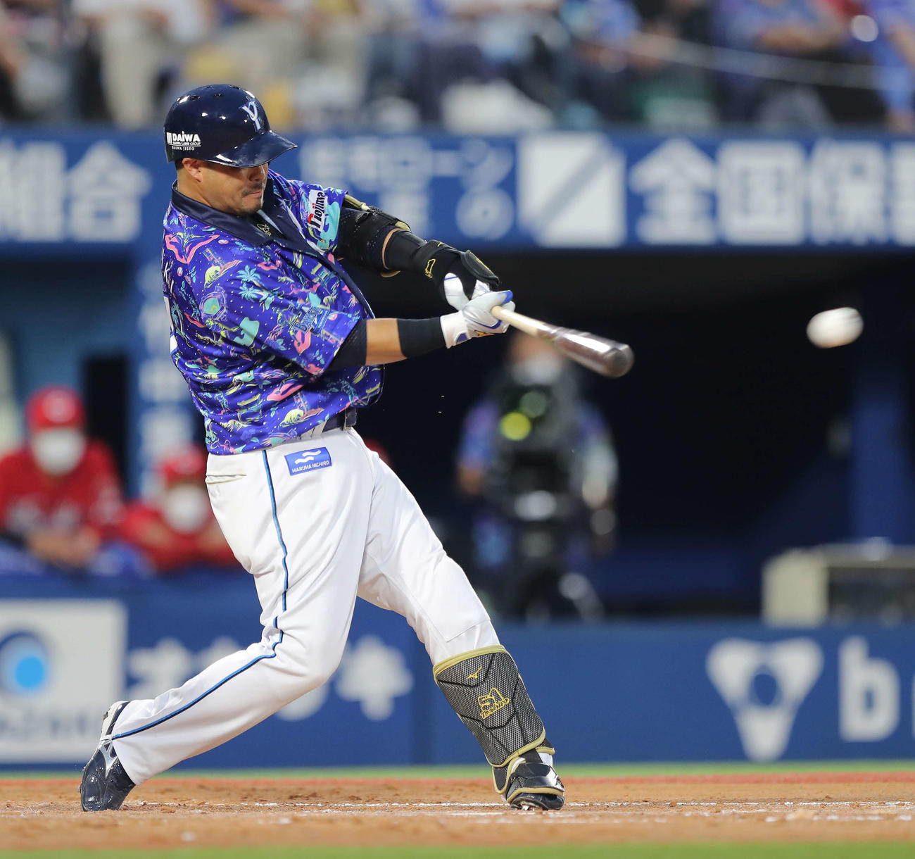 DeNA対広島　3回裏DeNA1死、左前打を放つ宮崎（撮影・河田真司）