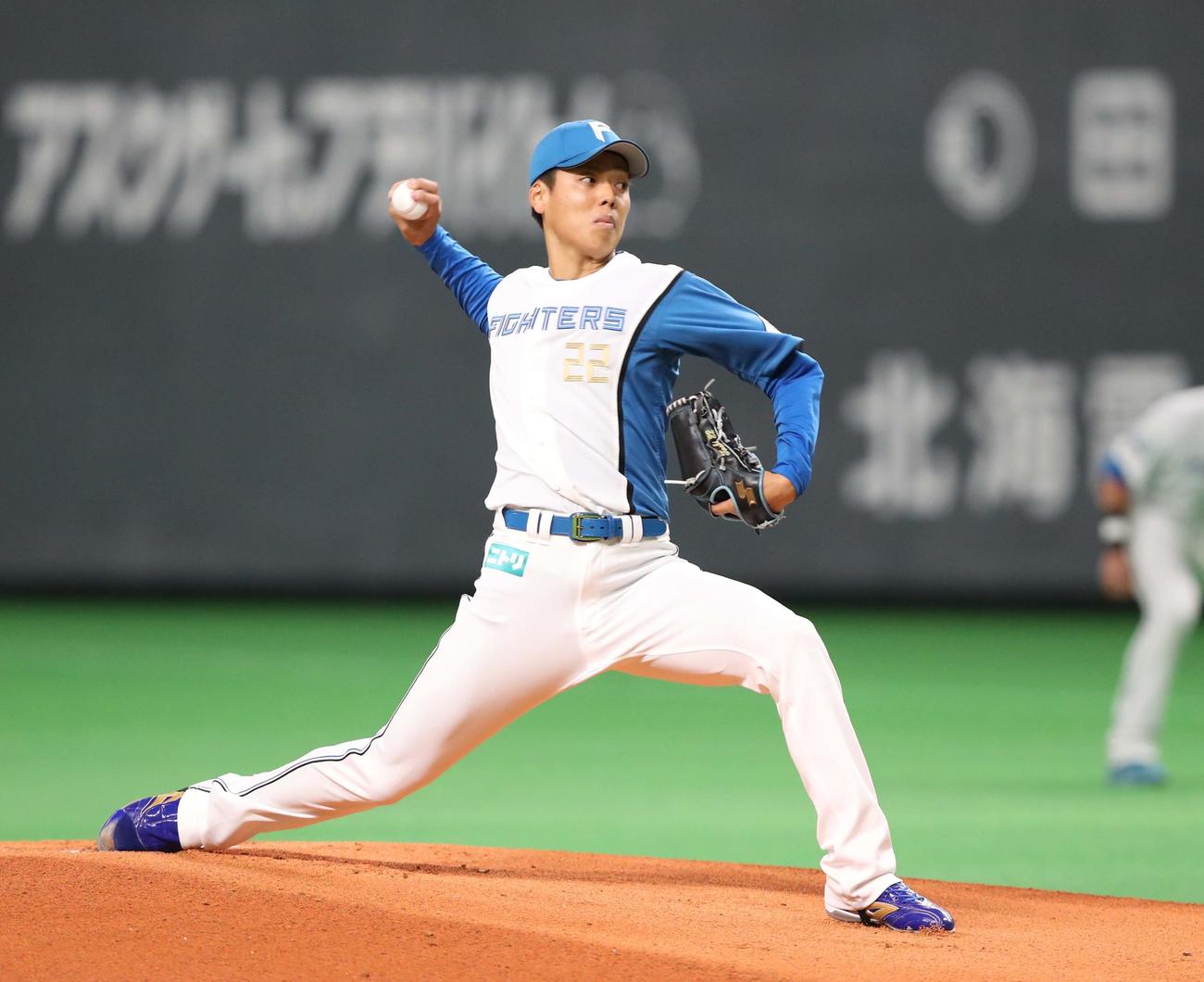 日本ハム対ソフトバンク　日本ハム先発の杉浦（撮影・黒川智章）