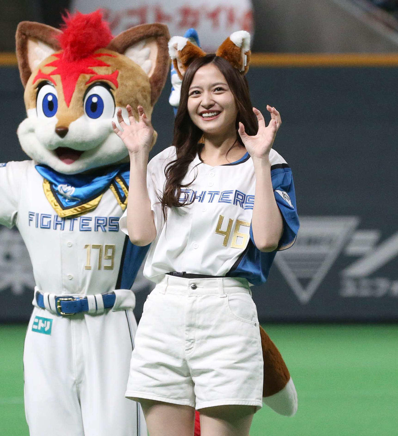 日本ハム対ソフトバンク　「きつねダンス」を披露する乃木坂46の金川紗耶（撮影・黒川智章）