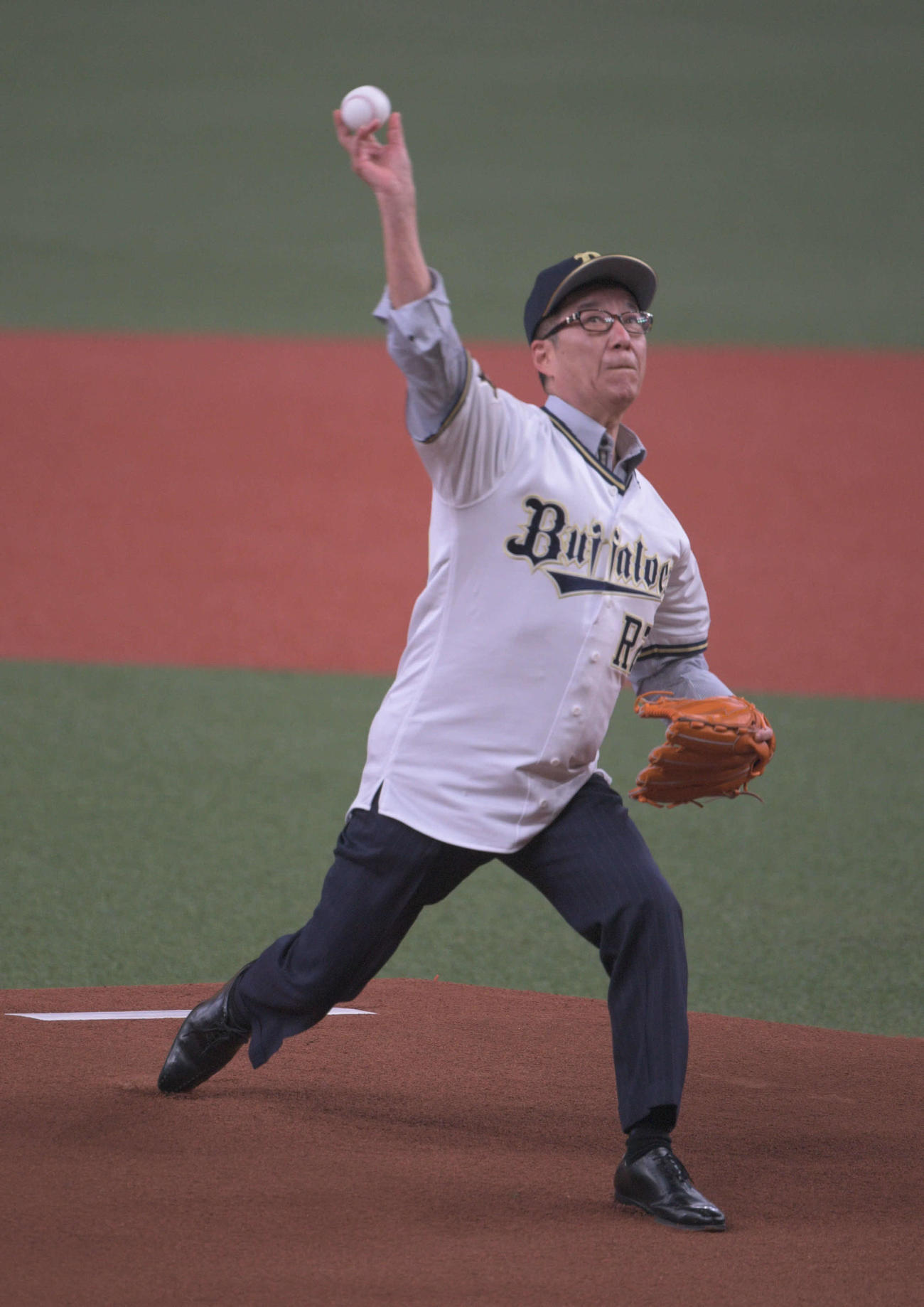 始球式を行った松井一郎大阪市長（2021年3月30日撮影）
