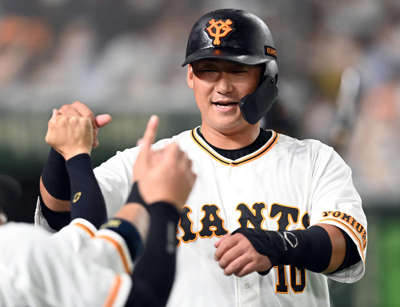 巨人対阪神　2回裏巨人無死一、三塁、中山礼都の適時打で生還した中田（撮影・たえ見朱実）
