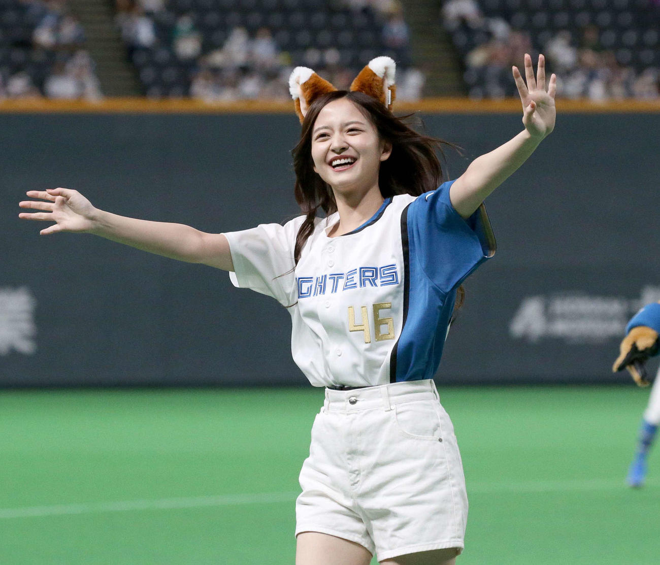 日本ハム対ソフトバンク　「きつねダンス」を披露する乃木坂46の金川紗耶（撮影・黒川智章）