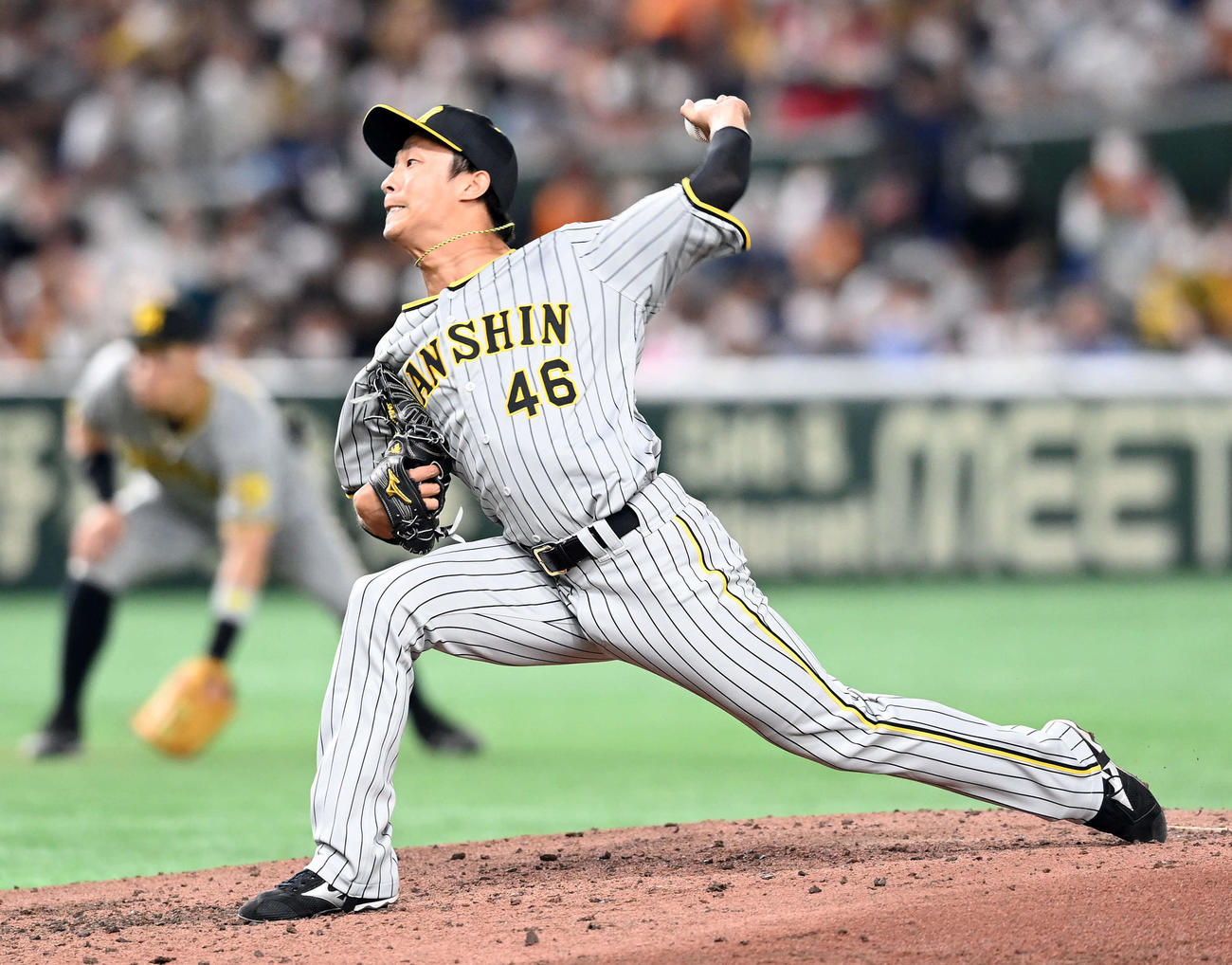 巨人対阪神　6回からマウンドに上がった阪神島本（撮影・たえ見朱実）