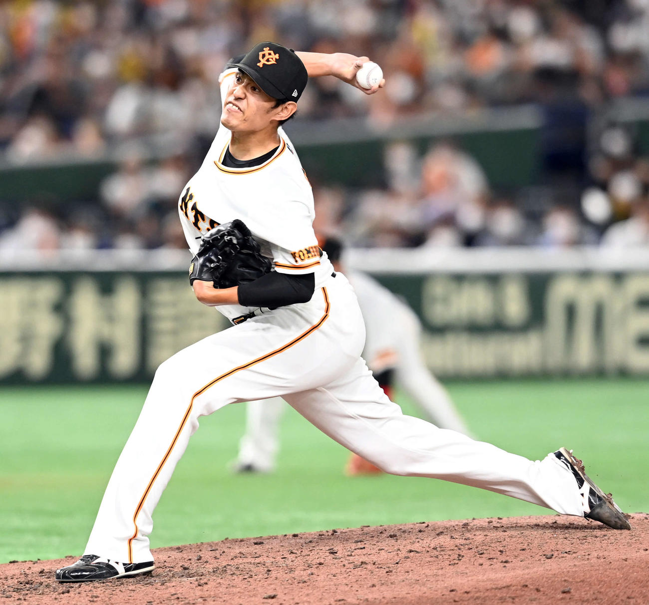 巨人対阪神　9回からマウンドに上がった巨人井納（撮影・たえ見朱実）