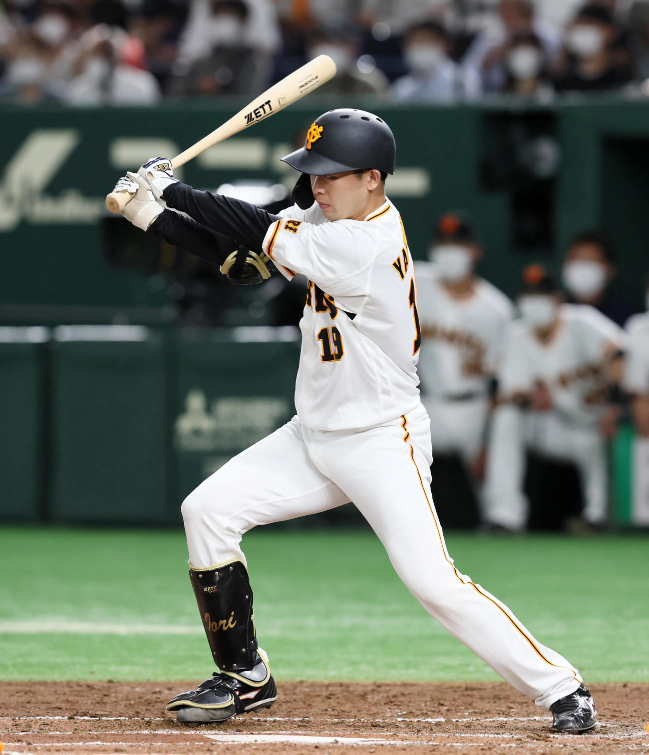 2回裏巨人無死一、三塁、山崎伊織は右前適時打を放つ（撮影・加藤哉）