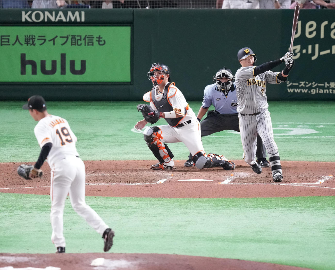 巨人対阪神　7回表阪神2死、空振り三振に倒れる大山。投手山崎伊（撮影・鈴木みどり）