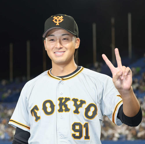 ヤクルト対巨人 今季2勝目を挙げた巨人堀田(撮影・丹羽敏通)